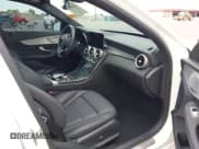 ✅ 2019 Mercedes-Benz C 300 • VIN: 55SWF8EBXKU306059 • Lot: 42760067. Wystawiony na IAAI z przebiegiem 21 034 mil. Bezpłatny archiwum sprzedaży aukcyjnych z USA i szczegółowy raport historii pojazdu na DreamBid. Zdjęcie 5.