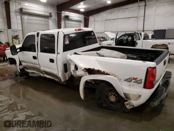 2005 Chevrolet Silverado 2500HD LT с VIN 1GCHK232X5F896009, выставлен на аукционе Copart как лот 82558055 с пробегом 153 391 миль миль и Списание • Salvage title. История ставок и продаж доступна на DreamBid. Изображение 2.