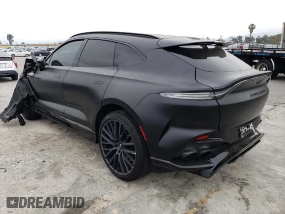 ✅ 2023 Aston Martin DBX 707 • VIN: SD7VUJBW2PTV06486 • Lot: 55818283. Wystawiony na Copart z przebiegiem Nie podano. Bezpłatny archiwum sprzedaży aukcyjnych z USA i szczegółowy raport historii pojazdu na DreamBid. Zdjęcie 2.