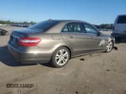 ✅ 2011 Mercedes-Benz E 550 Luxury • VIN: WDDHF9AB7BA411288 • Лот: 70736355. Опубликован ранее на Copart с пробегом 111 637 миль. Бесплатный доступ к архиву аукционных продаж из США и подробный отчёт об истории автомобиля на DreamBid. Изображение 3.