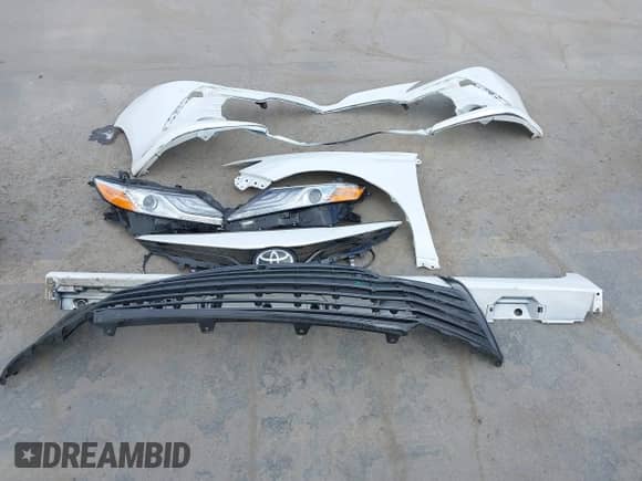 2022 Toyota Camry XLE z VIN 4T1F11AK6NU044951, wystawiony jako IAAI lot #42666463 z przebiegiem 37 559 mil mil oraz . Historia ofert i sprzedaży dostępna na DreamBid. Obrazek 12.