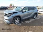 ✅ 2022 Toyota Highlander LE • VIN: 5TDBZRBHXNS210504 • Lot: 40633714. Wystawiony na IAAI z przebiegiem 40 044 mil. Bezpłatny archiwum sprzedaży aukcyjnych z USA i szczegółowy raport historii pojazdu na DreamBid. Zdjęcie 19.