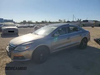 ✅ 2009 Volkswagen CC 4Motion • VIN: WVWGU73C39E532764 • Лот: 87375285. Опубликован ранее на Copart с пробегом Не указан. Бесплатный доступ к архиву аукционных продаж из США и подробный отчёт об истории автомобиля на DreamBid. Изображение 1.