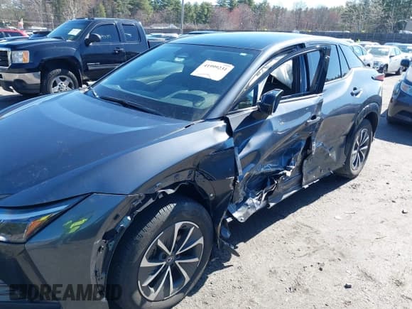 ✅ 2024 Lexus RZ 300e Premium • VIN: JTJABABB7RA002691 • Lot: 41999231. Listed on IAAI with 5,515 mi. Free auction sales archive from the USA and detailed vehicle history report at DreamBid. Image 6.