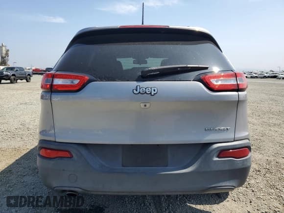 ✅ 2015 Jeep Cherokee Sport • VIN: 1C4PJLAB7FW700052 • Lot: 60687745. Wystawiony na Copart z przebiegiem 86 559 mil. Bezpłatny archiwum sprzedaży aukcyjnych z USA i szczegółowy raport historii pojazdu na DreamBid. Zdjęcie 6.