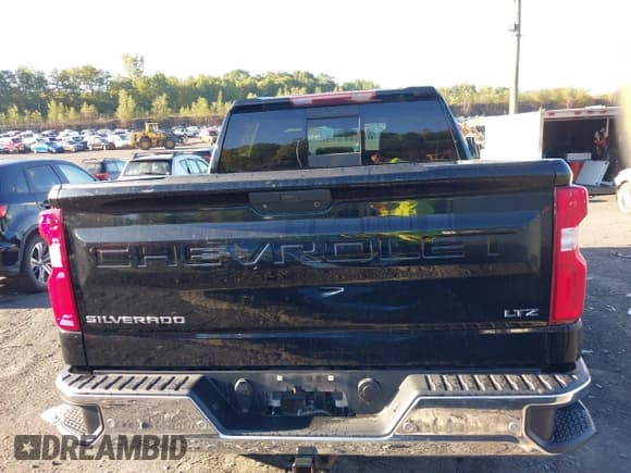 ✅ 2019 Chevrolet Silverado 1500 LTZ • VIN: 3GCUYGED1KG263269 • Lot: 43161983. Wystawiony na IAAI z przebiegiem 60 616 mil. Bezpłatny archiwum sprzedaży aukcyjnych z USA i szczegółowy raport historii pojazdu na DreamBid. Zdjęcie 16.