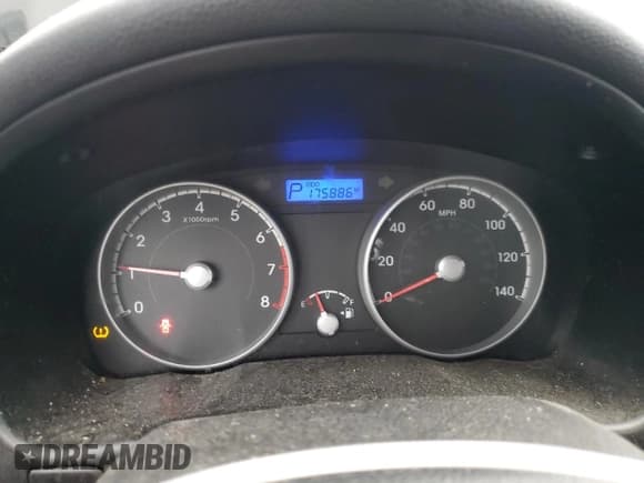 ✅ 2010 Hyundai Accent GS • VIN: KMHCM3AC7AU154898 • Лот: 83039464. Опубликован ранее на Copart с пробегом 175 886 миль. Бесплатный доступ к архиву аукционных продаж из США и подробный отчёт об истории автомобиля на DreamBid. Изображение 9.