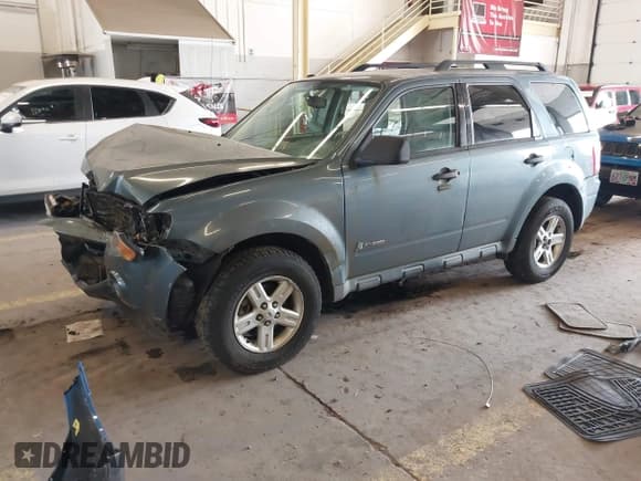 ✅ 2011 Ford Escape Hybrid • VIN: 1FMCU4K31BKC63987 • Лот: 41987374. Опубликован ранее на IAAI с пробегом 111 568 миль. Бесплатный доступ к архиву аукционных продаж из США и подробный отчёт об истории автомобиля на DreamBid. Изображение 2.