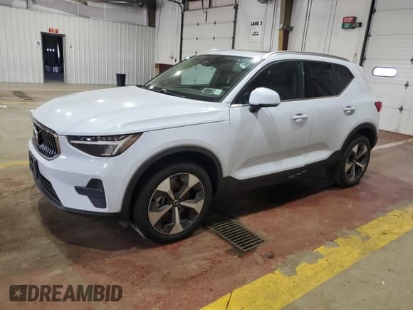 ✅ 2025 Volvo XC40 Core Bright Theme • VIN: YV4L12UJ4S2550704 • Lot: 66218795. Listed on Copart with 3,123 mi. Free auction sales archive from the USA and detailed vehicle history report at DreamBid. Image 1.