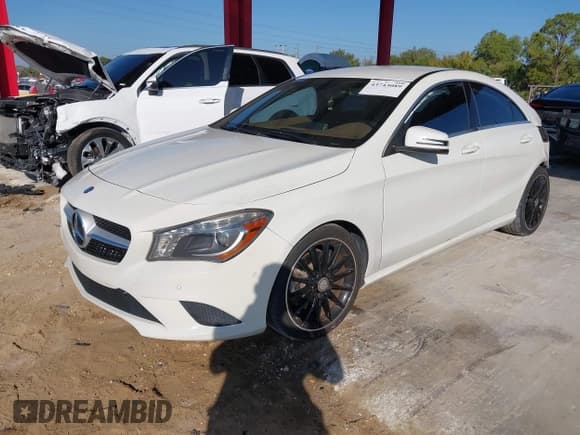 ✅ 2014 Mercedes-Benz CLA 250 • VIN: WDDSJ4GB2EN153340 • Lot: 43743089. Listed on IAAI with 56,362 mi. Free auction sales archive from the USA and detailed vehicle history report at DreamBid. Image 18.