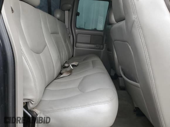 ✅ 2004 Chevrolet Silverado 1500 LS • VIN: 2GCEC19T441221823 • Lot: 90898935. Wystawiony na Copart z przebiegiem 241 158 mil. Bezpłatny archiwum sprzedaży aukcyjnych z USA i szczegółowy raport historii pojazdu na DreamBid. Zdjęcie 11.