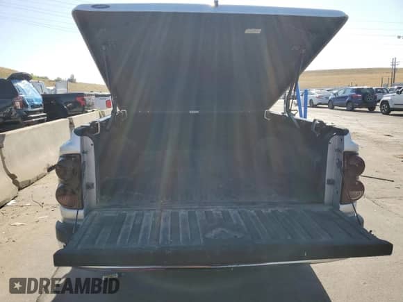 2005 Dodge Dakota SLT z VIN 1D7HW48NX5S305113, wystawiony jako Copart lot #74561894 z przebiegiem 139 740 mil mil oraz Szkoda całkowita • Salvage title. Historia ofert i sprzedaży dostępna na DreamBid. Obrazek 6.