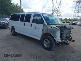 ✅ 2016 Chevrolet Express Passenger LT • VIN: 1GAZGPFG2G1221726 • Лот: 43097044. Опубликован ранее на IAAI с пробегом 165 254 миль. Бесплатный доступ к архиву аукционных продаж из США и подробный отчёт об истории автомобиля на DreamBid. Изображение 1.