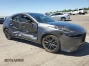 ✅ 2020 Mazda 3 Premium • VIN: JM1BPBNM1L1164240 • Lot: 61675365. Wystawiony na Copart z przebiegiem 90 509 mil. Bezpłatny archiwum sprzedaży aukcyjnych z USA i szczegółowy raport historii pojazdu na DreamBid. Zdjęcie 4.