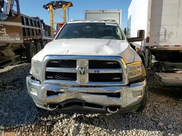 ✅ 2017 Ram 5500 SLT • VIN: 3C7WRMBLXHG654190 • Лот: 42515545. Опубликован ранее на Copart с пробегом 423 237 миль. Бесплатный доступ к архиву аукционных продаж из США и подробный отчёт об истории автомобиля на DreamBid. Изображение 11.