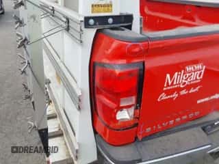 2019 Chevrolet Silverado 2500HD Work Truck z VIN 2GC2CREG5K1172364, wystawiony jako IAAI lot #43347516 z przebiegiem 198 667 mil mil oraz . Historia ofert i sprzedaży dostępna na DreamBid. Obrazek 1.