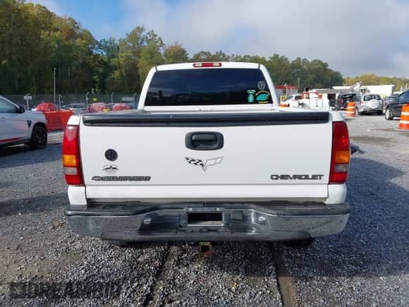 2000 Chevrolet Silverado 1500 LS z VIN 2GCEK19T8Y1280401, wystawiony jako IAAI lot #43335240 z przebiegiem 286 458 mil mil oraz . Historia ofert i sprzedaży dostępna na DreamBid. Obrazek 16.