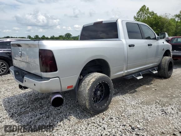✅ 2015 Ram 2500 Tradesman • VIN: 3C6UR5CL2FG527852 • Lot: 63097344. Wystawiony na Copart z przebiegiem 136 527 mil. Bezpłatny archiwum sprzedaży aukcyjnych z USA i szczegółowy raport historii pojazdu na DreamBid. Zdjęcie 3.