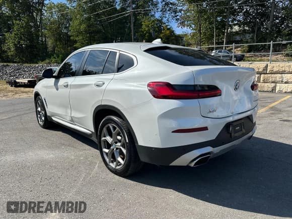 ✅ 2023 BMW X4 xDrive30i • VIN: 5UX33DT04P9T06288 • Lot: 81012525. Wystawiony na Copart z przebiegiem 83 669 mil. Bezpłatny archiwum sprzedaży aukcyjnych z USA i szczegółowy raport historii pojazdu na DreamBid. Zdjęcie 2.