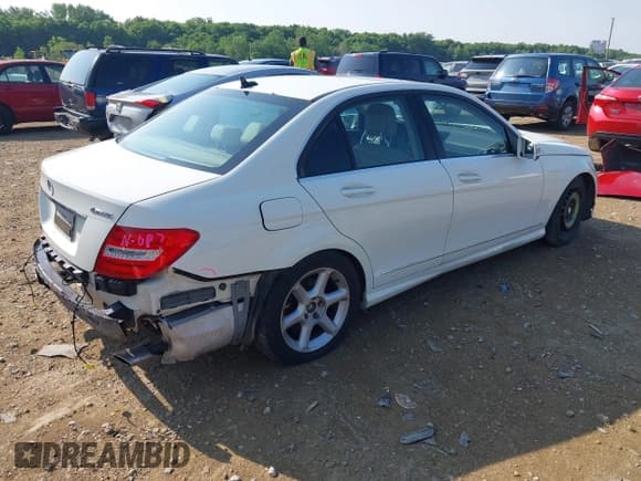 ✅ 2012 Mercedes-Benz C 300 Sport • VIN: WDDGF8BB4CR228650 • Лот: 42458626. Опубликован ранее на IAAI с пробегом 143 027 миль. Бесплатный доступ к архиву аукционных продаж из США и подробный отчёт об истории автомобиля на DreamBid. Изображение 4.