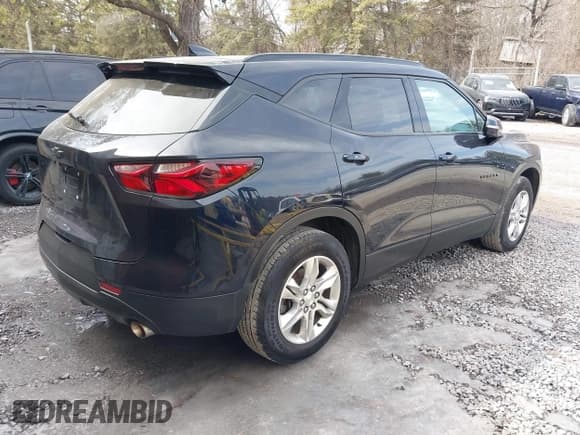 ✅ 2021 Chevrolet Blazer LT • VIN: 3GNKBJRS3MS543233 • Lot: 41794199. Wystawiony na IAAI z przebiegiem 69 811 mil. Bezpłatny archiwum sprzedaży aukcyjnych z USA i szczegółowy raport historii pojazdu na DreamBid. Zdjęcie 4.