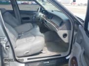 ✅ 1995 Lincoln Town Car Executive • VIN: 1LNLM81W5SY686104 • Lot: 42885524. Wystawiony na IAAI z przebiegiem 134 461 mil. Bezpłatny archiwum sprzedaży aukcyjnych z USA i szczegółowy raport historii pojazdu na DreamBid. Zdjęcie 5.