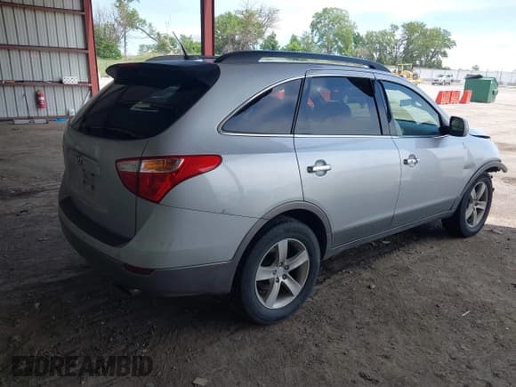 ✅ 2008 Hyundai Veracruz GLS • VIN: KM8NU73C88U045695 • Lot: 42533726. Listed on IAAI with 245,893 mi. Free auction sales archive from the USA and detailed vehicle history report at DreamBid. Image 4.