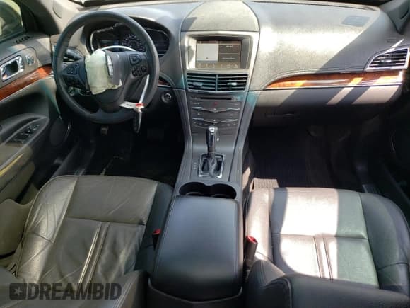 ✅ 2018 Lincoln MKT • VIN: 2LMHJ5NK0JBL01844 • Lot: 68581354. Wystawiony na Copart z przebiegiem 59 623 mil. Bezpłatny archiwum sprzedaży aukcyjnych z USA i szczegółowy raport historii pojazdu na DreamBid. Zdjęcie 8.