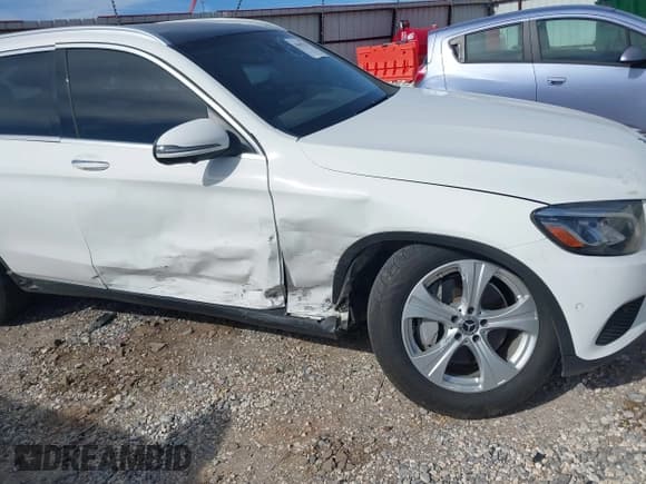 ✅ 2018 Mercedes-Benz GLC 300 • VIN: WDC0G4KB8JV076324 • Лот: 43659318. Опубликован ранее на IAAI с пробегом 135 040 миль. Бесплатный доступ к архиву аукционных продаж из США и подробный отчёт об истории автомобиля на DreamBid. Изображение 6.