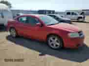2011 Dodge Avenger Lux z VIN 1B3BD2FG2BN550272, wystawiony jako Copart lot #69102694 z przebiegiem 151 228 mil mil oraz Czysty tytuł • Clean title. Historia ofert i sprzedaży dostępna na DreamBid. Obrazek 4.