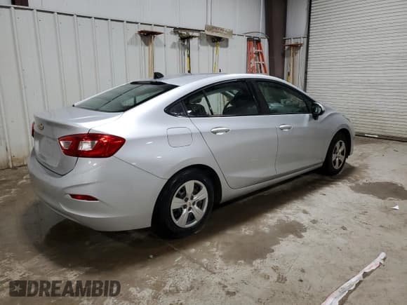 ✅ 2017 Chevrolet Cruze LS • VIN: 1G1BC5SMXH7122910 • Lot: 61137643. Listed on Copart with 58,626 mi. Free auction sales archive from the USA and detailed vehicle history report at DreamBid. Image 3.
