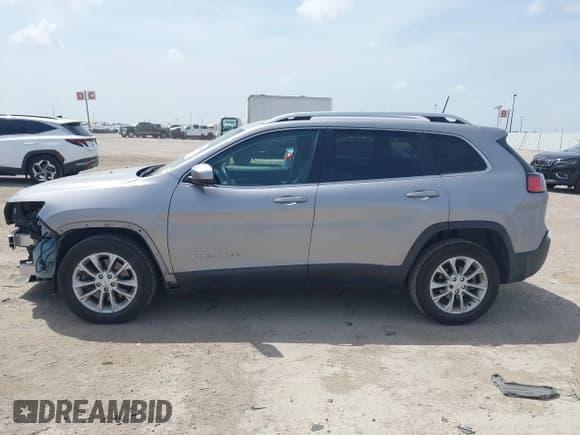 ✅ 2019 Jeep Cherokee Latitude • VIN: 1C4PJLCB1KD313399 • Lot: 42640980. Listed on IAAI with 173,556 mi. Free auction sales archive from the USA and detailed vehicle history report at DreamBid. Image 13.