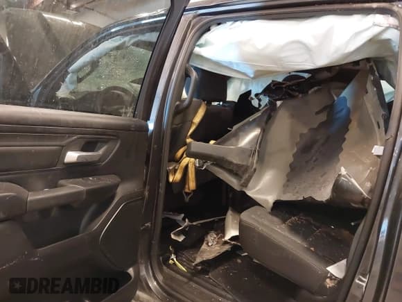 ✅ 2024 Ram 1500 Tradesman • VIN: 1C6RRFGG6RN189831 • Lot: 41663235. Wystawiony na IAAI z przebiegiem 8 690 mil. Bezpłatny archiwum sprzedaży aukcyjnych z USA i szczegółowy raport historii pojazdu na DreamBid. Zdjęcie 8.