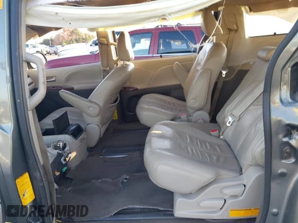 ✅ 2012 Toyota Sienna XLE • VIN: 5TDYK3DC9CS229796 • Lot: 43748520. Listed on IAAI with Not provided. Free auction sales archive from the USA and detailed vehicle history report at DreamBid. Image 8.