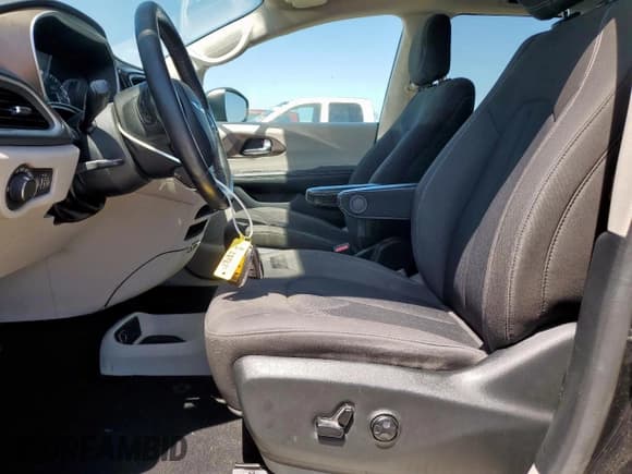 ✅ 2020 Chrysler Voyager LX • VIN: 2C4RC1CG4LR117524 • Lot: 66402325. Listed on Copart with 64,996 mi. Free auction sales archive from the USA and detailed vehicle history report at DreamBid. Image 7.