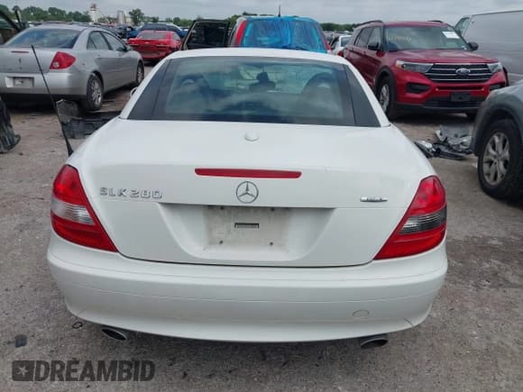✅ 2008 Mercedes-Benz SLK 280 • VIN: WDBWK54F18F174473 • Лот: 42123501. Опубликован ранее на IAAI с пробегом 102 143 миль. Бесплатный доступ к архиву аукционных продаж из США и подробный отчёт об истории автомобиля на DreamBid. Изображение 16.