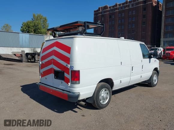 ✅ 2014 Ford Econoline Cargo Commercial • VIN: 1FTNE1EL7EDA59384 • Lot: 43391909. Wystawiony na IAAI z przebiegiem 306 342 mil. Bezpłatny archiwum sprzedaży aukcyjnych z USA i szczegółowy raport historii pojazdu na DreamBid. Zdjęcie 4.