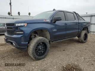 ✅ 2020 Chevrolet Silverado 1500 RST • VIN: 3GCUYEED9LG140633 • Лот: 82032463. Размещён на Copart с пробегом 53 633 миль миль. Получите бесплатный доступ к архиву аукционных продаж из США и посмотрите подробный отчёт об истории автомобиля на DreamBid. Изображение 1.