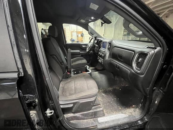 ✅ 2019 Chevrolet Silverado 1500 LT • VIN: 1GCUYDED5KZ107461 • Lot: 43249753. Wystawiony na IAAI z przebiegiem 149 327 mil. Bezpłatny archiwum sprzedaży aukcyjnych z USA i szczegółowy raport historii pojazdu na DreamBid. Zdjęcie 5.