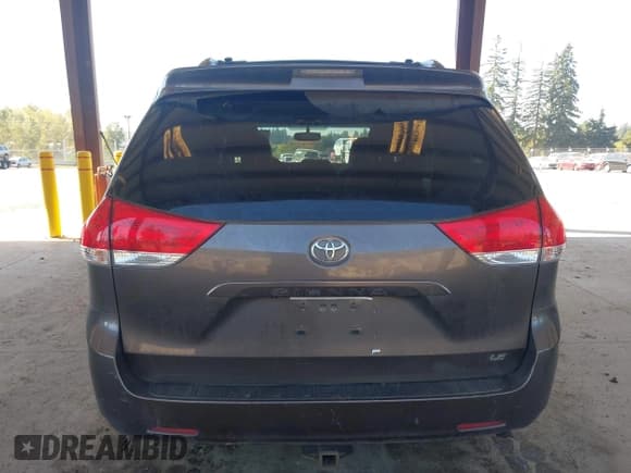 ✅ 2012 Toyota Sienna LE • VIN: 5TDKK3DC6CS247694 • Lot: 43395189. Listed on IAAI with 133,968 mi. Free auction sales archive from the USA and detailed vehicle history report at DreamBid. Image 17.