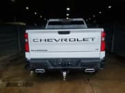 ✅ 2023 Chevrolet Silverado 1500 LT Trail Boss • VIN: 3GCUDFE84PG244960 • Lot: 60804385. Wystawiony na Copart z przebiegiem 37 776 mil. Bezpłatny archiwum sprzedaży aukcyjnych z USA i szczegółowy raport historii pojazdu na DreamBid. Zdjęcie 6.