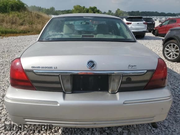 ✅ 2010 Mercury Grand Marquis LS • VIN: 2MEBM7FV4AX622000 • Lot: 67356245. Wystawiony na Copart z przebiegiem 212 434 mil. Bezpłatny archiwum sprzedaży aukcyjnych z USA i szczegółowy raport historii pojazdu na DreamBid. Zdjęcie 6.