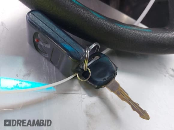 ✅ 2002 Chevrolet Silverado 2500HD LS • VIN: 1GCHC23G32F125153 • Lot: 42057473. Wystawiony na IAAI z przebiegiem 262 138 mil. Bezpłatny archiwum sprzedaży aukcyjnych z USA i szczegółowy raport historii pojazdu na DreamBid. Zdjęcie 11.