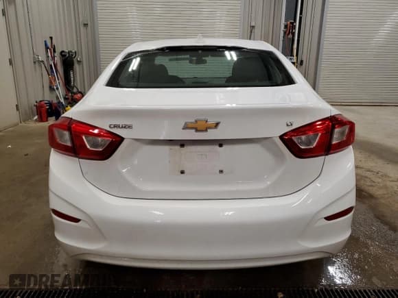 ✅ 2018 Chevrolet Cruze LT • VIN: 1G1BE5SM8J7100632 • Lot: 54076115. Listed on Copart with 80,646 mi. Free auction sales archive from the USA and detailed vehicle history report at DreamBid. Image 6.