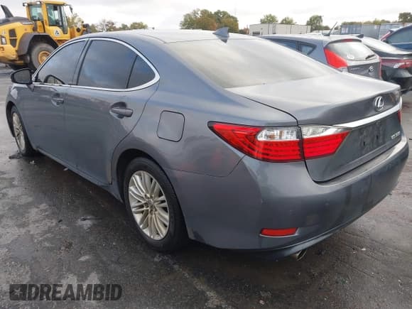✅ 2015 Lexus ES 330 • VIN: JTHBK1GG7F2184067 • Lot: 43556231. Listed on IAAI with 216,742 mi. Free auction sales archive from the USA and detailed vehicle history report at DreamBid. Image 3.