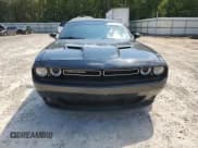 ✅ 2018 Dodge Challenger SXT Plus • VIN: 2C3CDZAGXJH229594 • Lot: 68194653. Wystawiony na Copart z przebiegiem 97 768 mil. Bezpłatny archiwum sprzedaży aukcyjnych z USA i szczegółowy raport historii pojazdu na DreamBid. Zdjęcie 5.