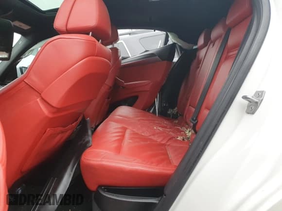 ✅ 2014 BMW X6 M • VIN: 5YMGZ0C51E0C40557 • Lot: 83258214. Wystawiony na Copart z przebiegiem Nie podano. Bezpłatny archiwum sprzedaży aukcyjnych z USA i szczegółowy raport historii pojazdu na DreamBid. Zdjęcie 12.