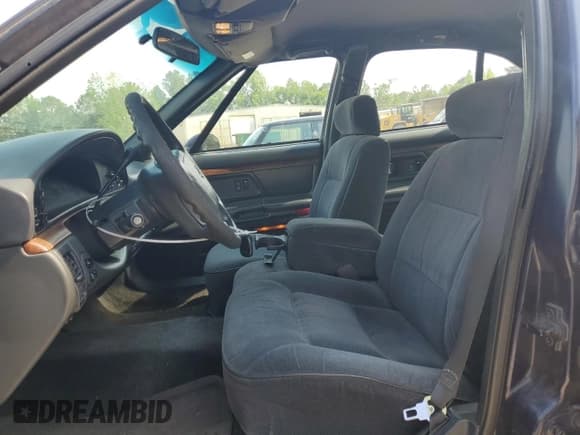 ✅ 1999 Oldsmobile 88 LS • VIN: 1G3HN52K8X4804825 • Lot: 55674894. Wystawiony na Copart z przebiegiem 291 816 mil. Bezpłatny archiwum sprzedaży aukcyjnych z USA i szczegółowy raport historii pojazdu na DreamBid. Zdjęcie 7.