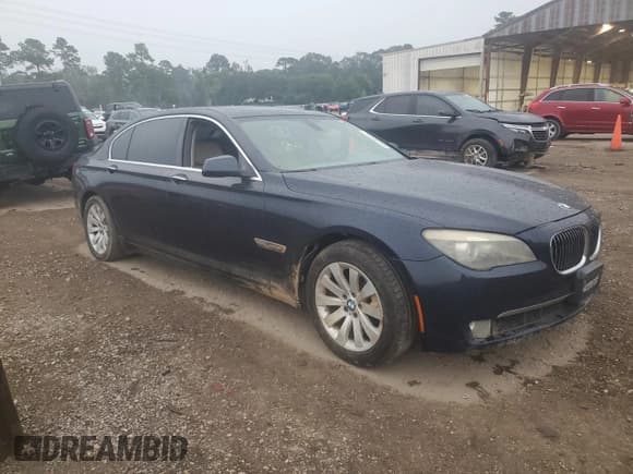 ✅ 2011 BMW 7 Series 750Li • VIN: WBAKB8C51BCY64837 • Лот: 70920115. Опубликован ранее на Copart с пробегом Не указан. Бесплатный доступ к архиву аукционных продаж из США и подробный отчёт об истории автомобиля на DreamBid. Изображение 4.