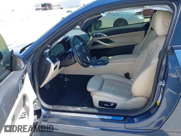 ✅ 2021 BMW 4 Series 430i • VIN: WBA53AP03MCF35322 • Lot: 43355872. Wystawiony na IAAI z przebiegiem 68 721 mil. Bezpłatny archiwum sprzedaży aukcyjnych z USA i szczegółowy raport historii pojazdu na DreamBid. Zdjęcie 5.